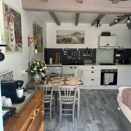 Prázdninový dům La Colline De Tilleul - Les Tilleuls - 4 Star Rated - Stunning With Pool Near Aubeterre In Idyllic Location Saint-Romain (Charente)