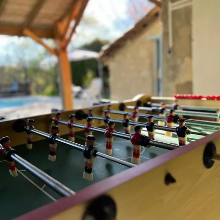 Casa de Férias La Colline De Tilleul - Les Tilleuls - 4 Star Rated - Stunning With Pool Near Aubeterre In Idyllic Location