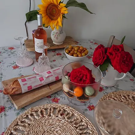 La Colline De Tilleul - Les Tilleuls - 4 Star Rated - Stunning With Pool Near Aubeterre In Idyllic Location Casa de Férias *