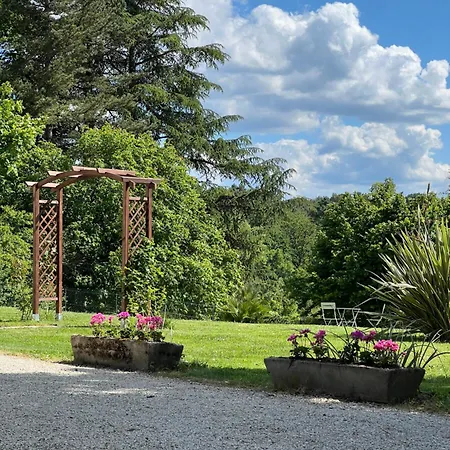 Casa de Férias La Colline De Tilleul - Les Tilleuls - 4 Star Rated - Stunning With Pool Near Aubeterre In Idyllic Location *