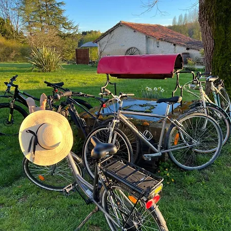 La Colline De Tilleul - Les Tilleuls - 4 Star Rated - Stunning With Pool Near Aubeterre In Idyllic Location