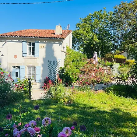 La Colline De Tilleul - Les Tilleuls - 4 Star Rated - Stunning With Pool Near Aubeterre In Idyllic Location *
