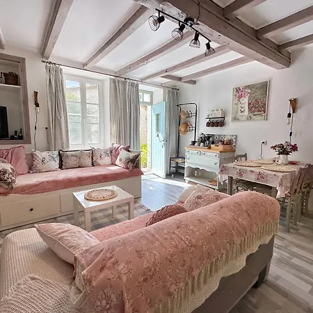 La Colline De Tilleul - Les Tilleuls - 4 Star Rated - Stunning With Pool Near Aubeterre In Idyllic Location *