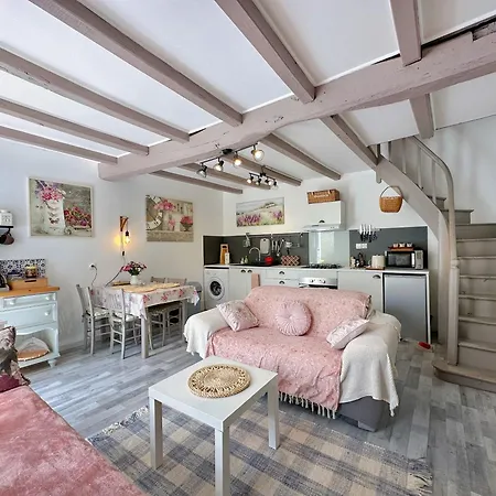 La Colline De Tilleul - Les Tilleuls - 4 Star Rated - Stunning With Pool Near Aubeterre In Idyllic Location * Saint-Romain (Charente)