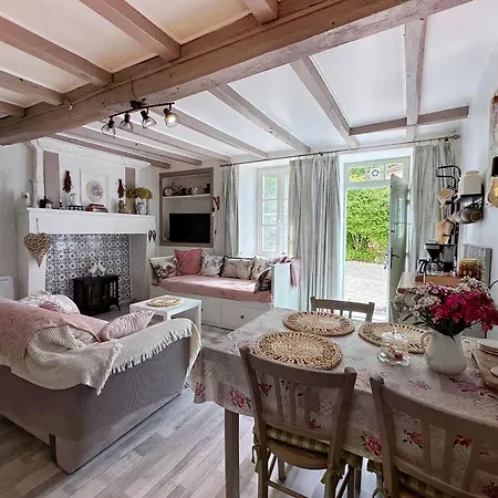 La Colline De Tilleul - Les Tilleuls - 4 Star Rated - Stunning With Pool Near Aubeterre In Idyllic Location Saint-Romain (Charente)